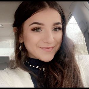 Meet your Posher, Amelia